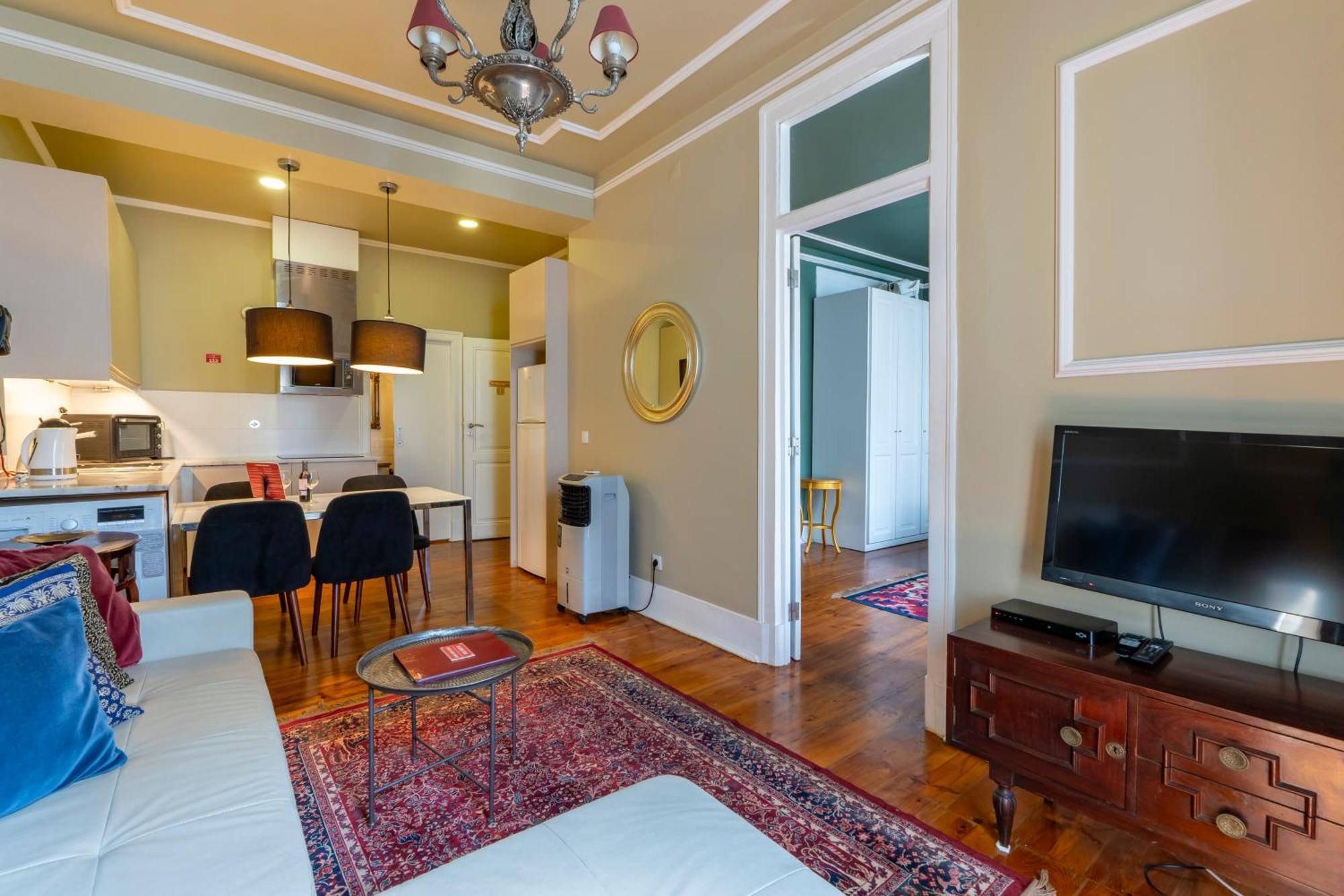 Portuguese Charm In Apartment Lissabon