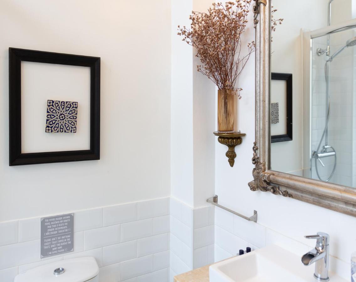 Portuguese Charm In Apartment Lissabon